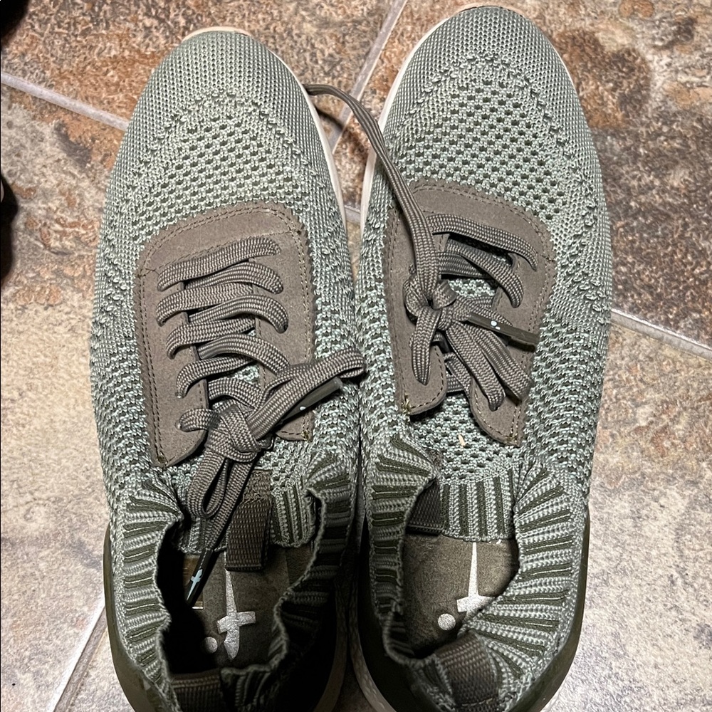 Womens green knit Wortman sneakers. Good condition. Made in Denmark
